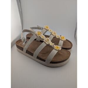 Rocket Dog Size 9 Platform Sandals White Crocheted Flowers Floral Crochet